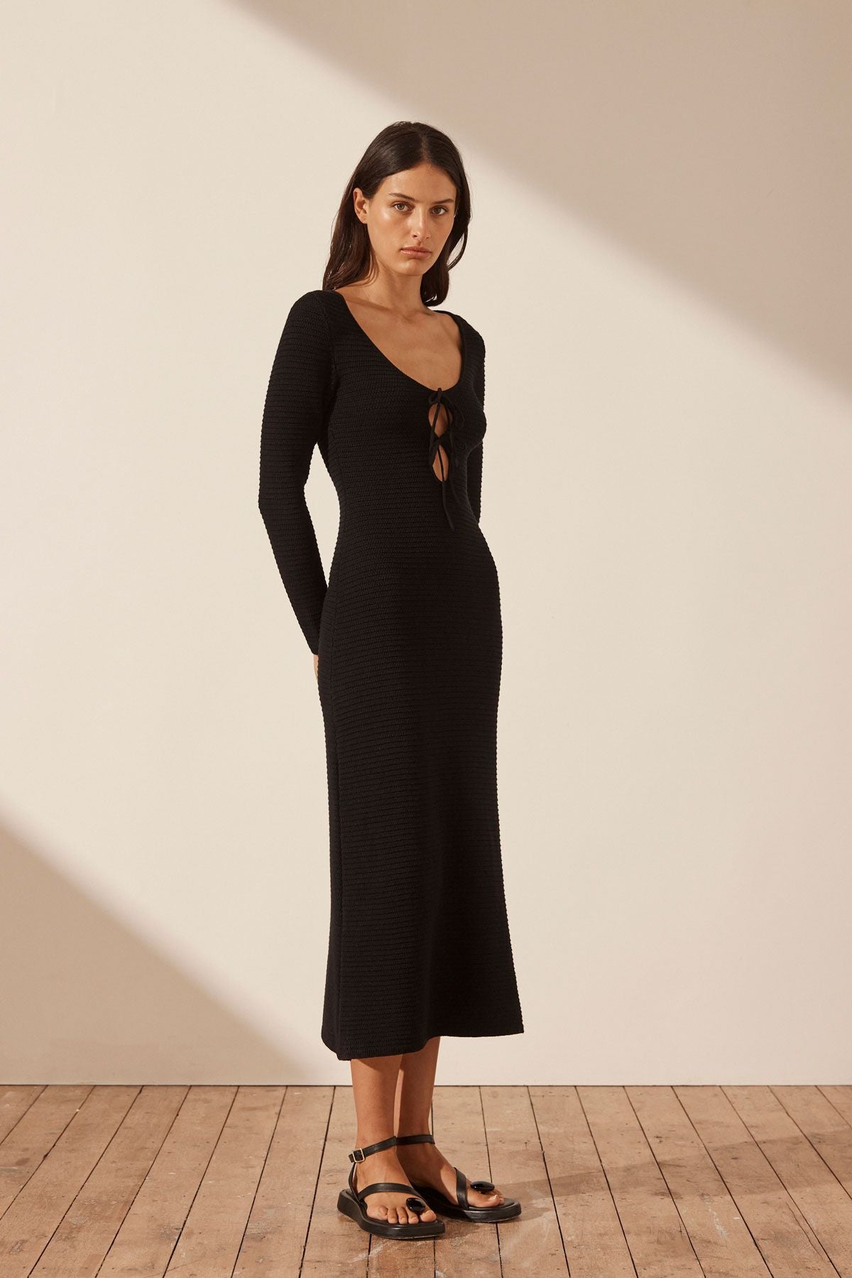 EVE LONG SLEEVE KEYHOLE MIDI DRESS BLACK